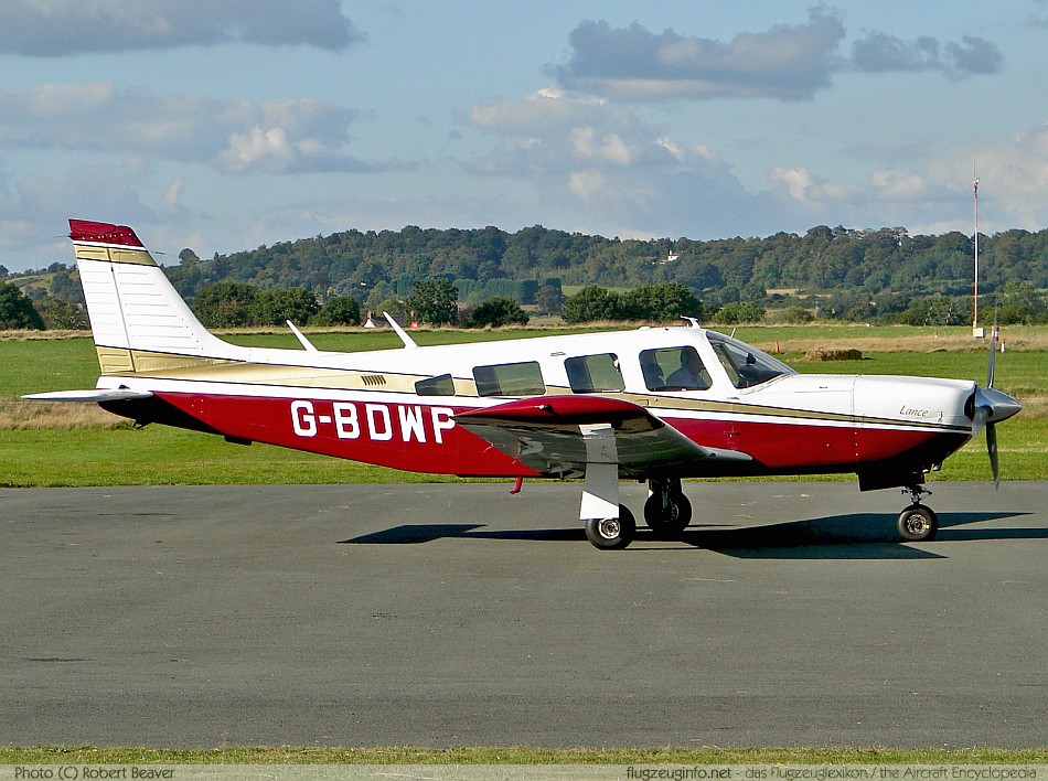Piper PA-32R-300 Cherokee Lance, SE-LAF / 32R-7680509, Private : ABPic