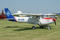 Cessna-Reims F152, Noord Nederlandse Aero Club Eelde, PH-TGB, c/n F15201742, Karsten Palt, 2009